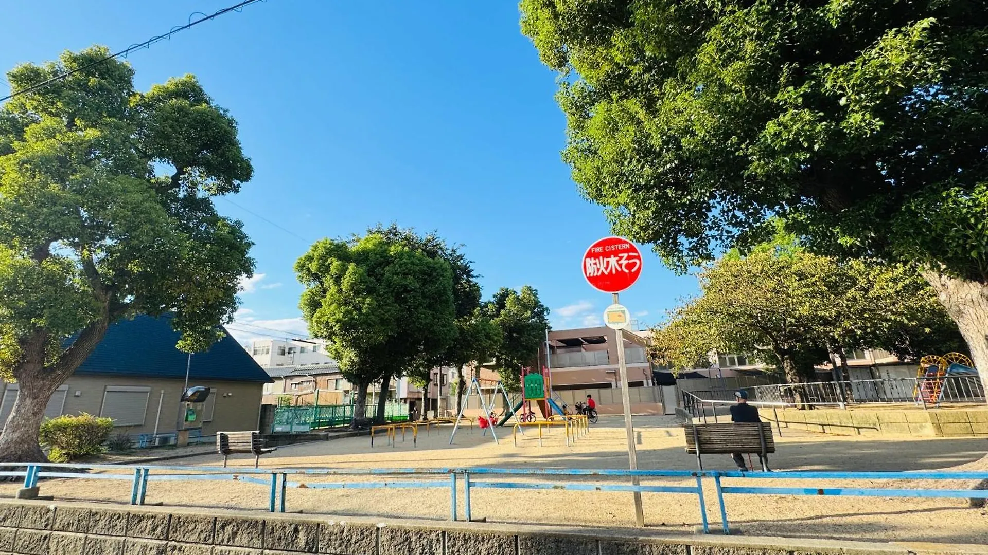 מלון 大阪枫晴102 בית הארחה